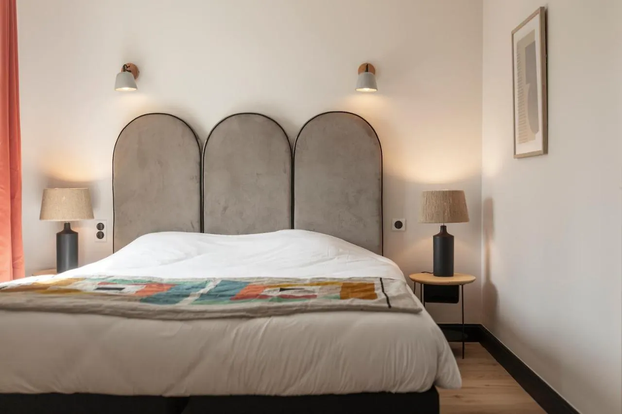 Hotel Hôtel l'Arena Fréjus