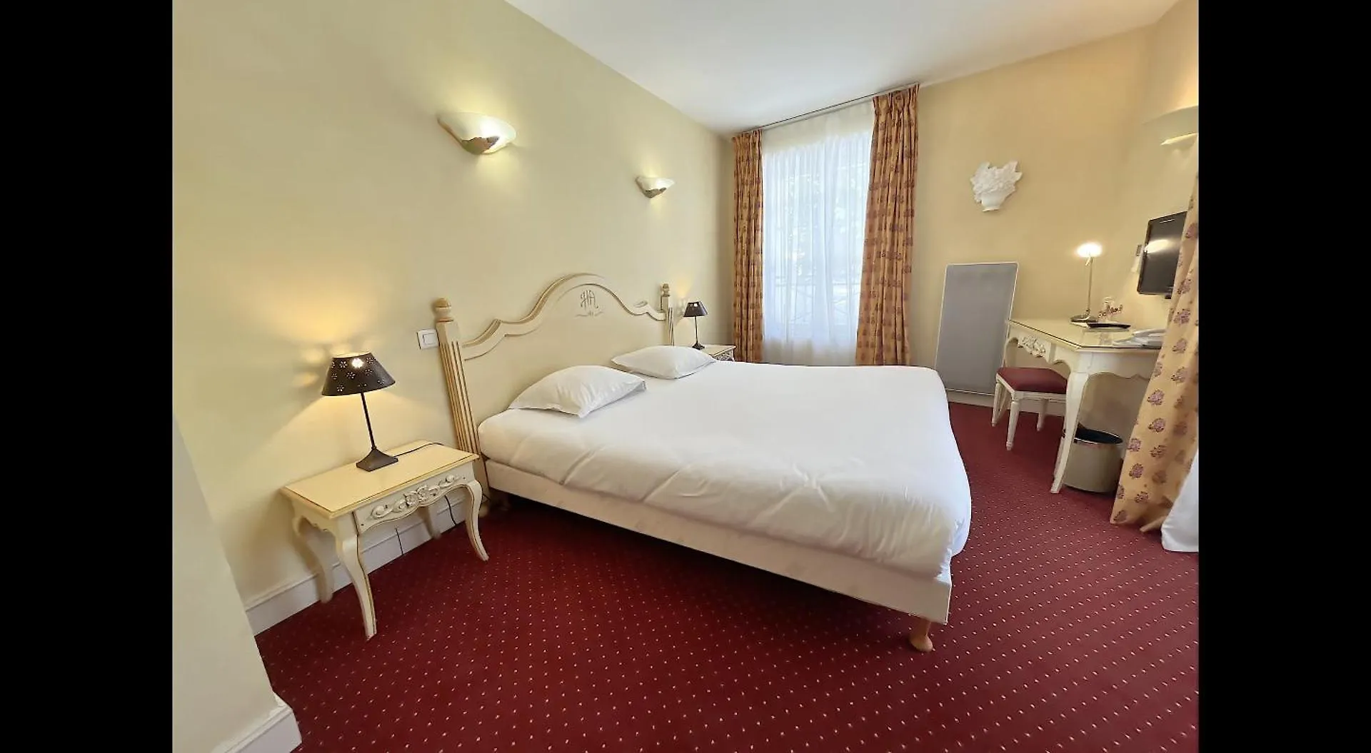 Hotel Hôtel l'Arena Fréjus