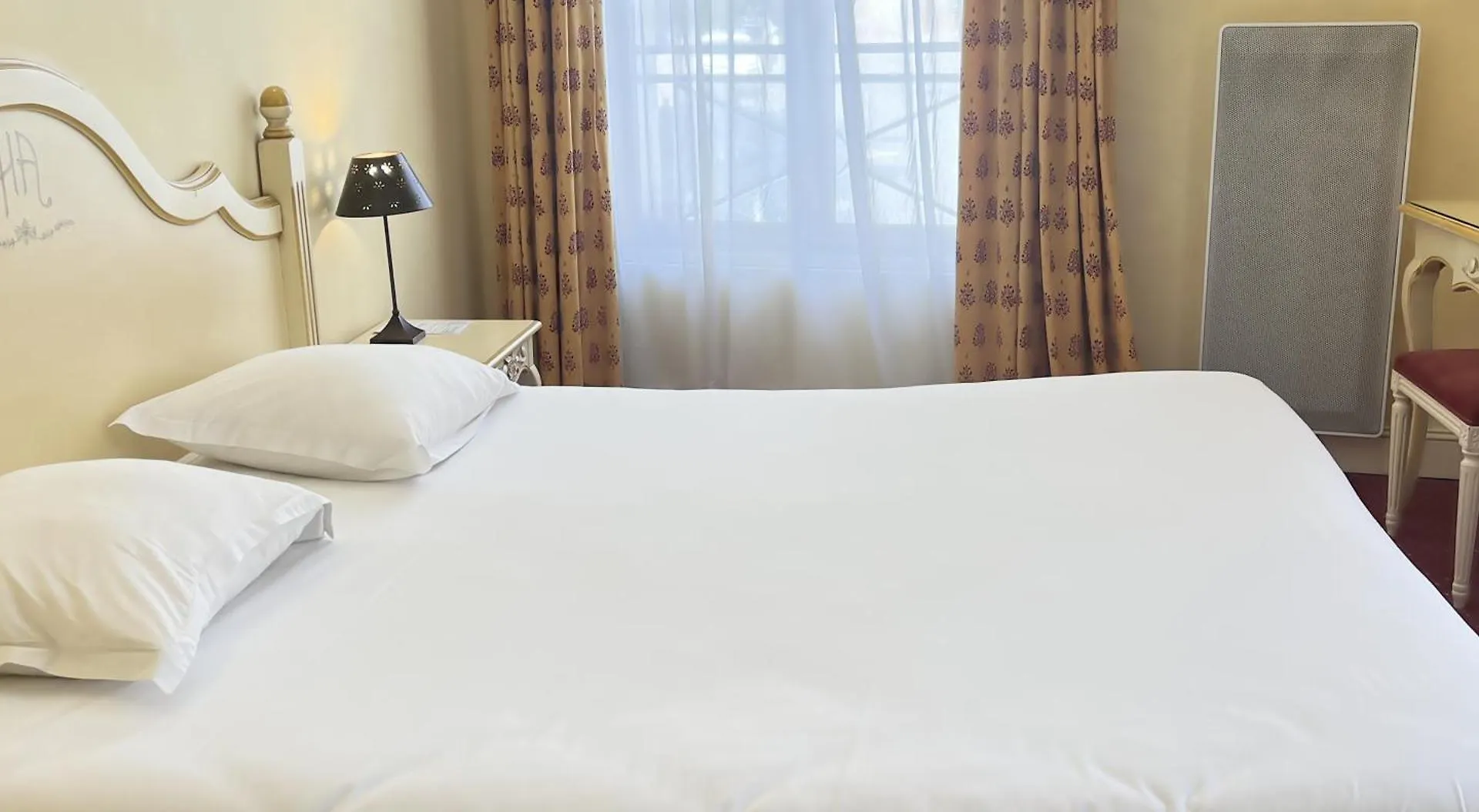 Hotel Hôtel l'Arena Fréjus