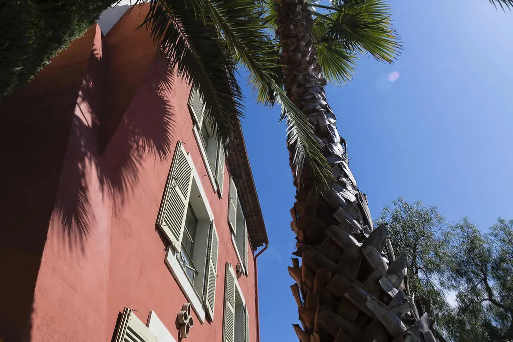 Hotel Hôtel l'Arena Fréjus
